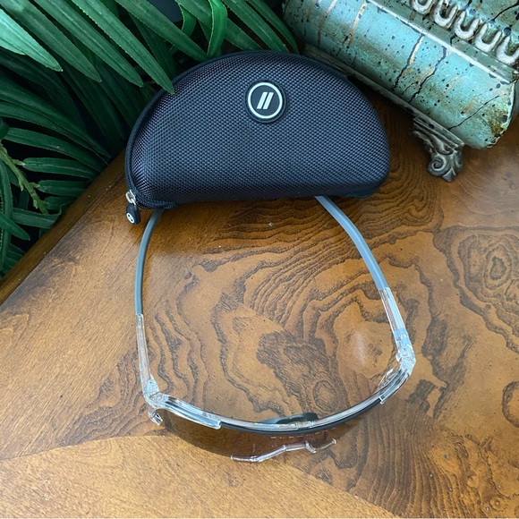 Blenders Eyewear Polarized Sunglasses with Bag and Case - Picture 15 of 16